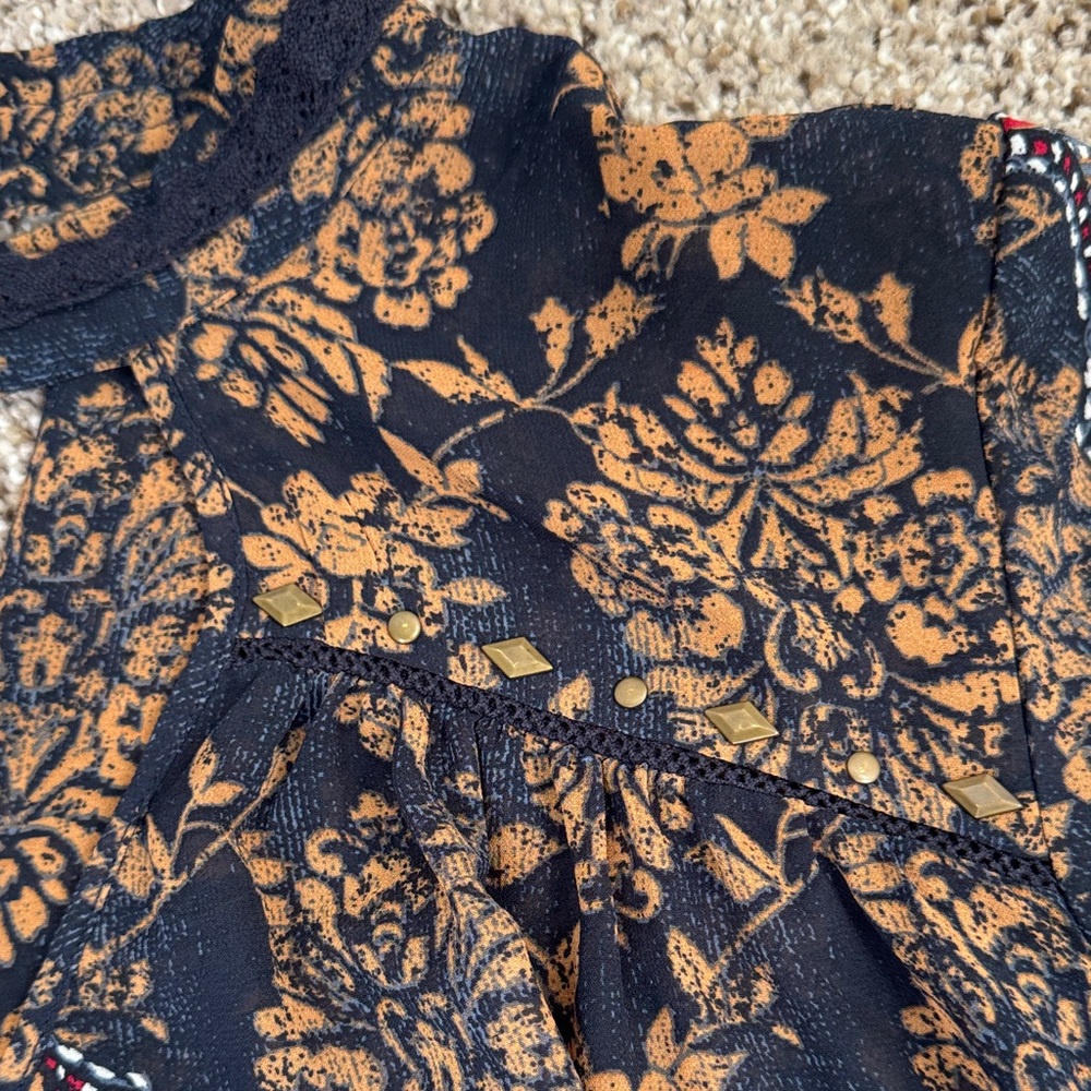Knox Rose Navy and Beige Patterned Blouse - Picture 5 of 16